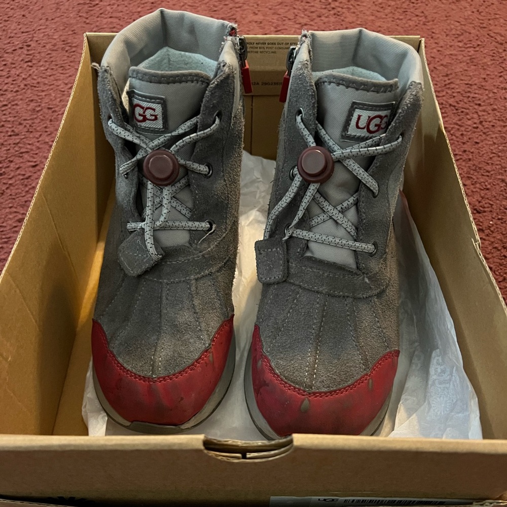 UGG BOOTS US SIZE 2